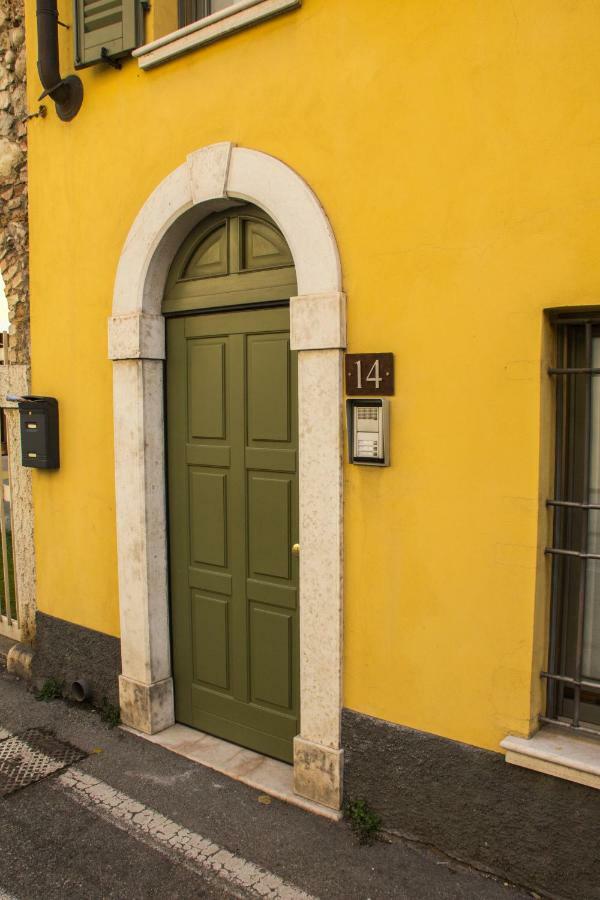 Goccia Di Lago Desenzano del Garda Buitenkant foto