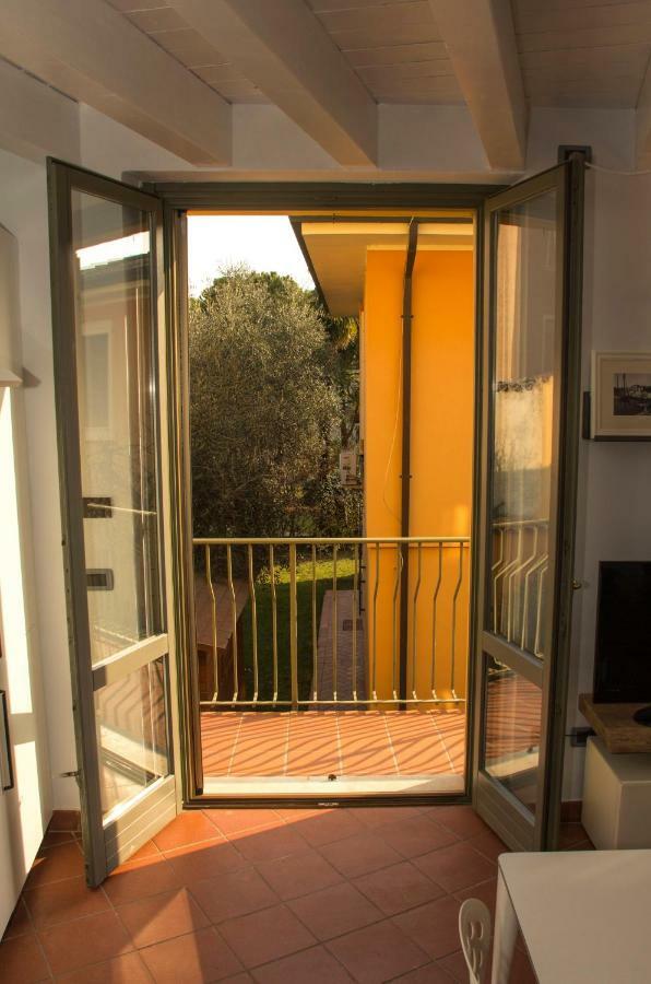 Goccia Di Lago Desenzano del Garda Buitenkant foto