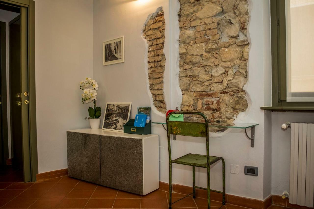 Goccia Di Lago Desenzano del Garda Buitenkant foto