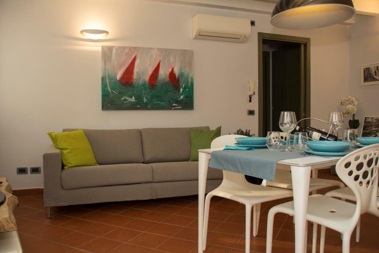 Goccia Di Lago Desenzano del Garda Buitenkant foto